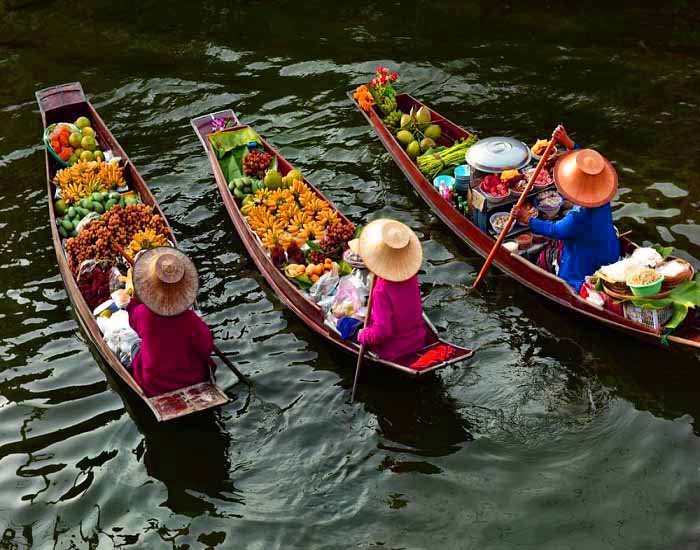 Longtail boats selling fruits at floating market